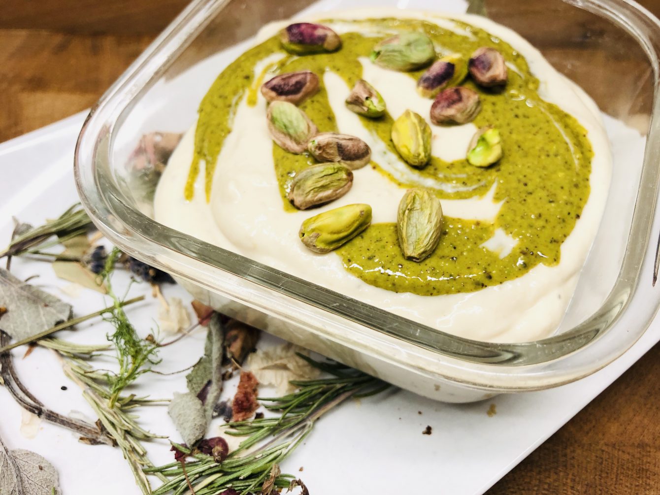 Weiße Bohnen Dip mit Pistazien Minze Pesto